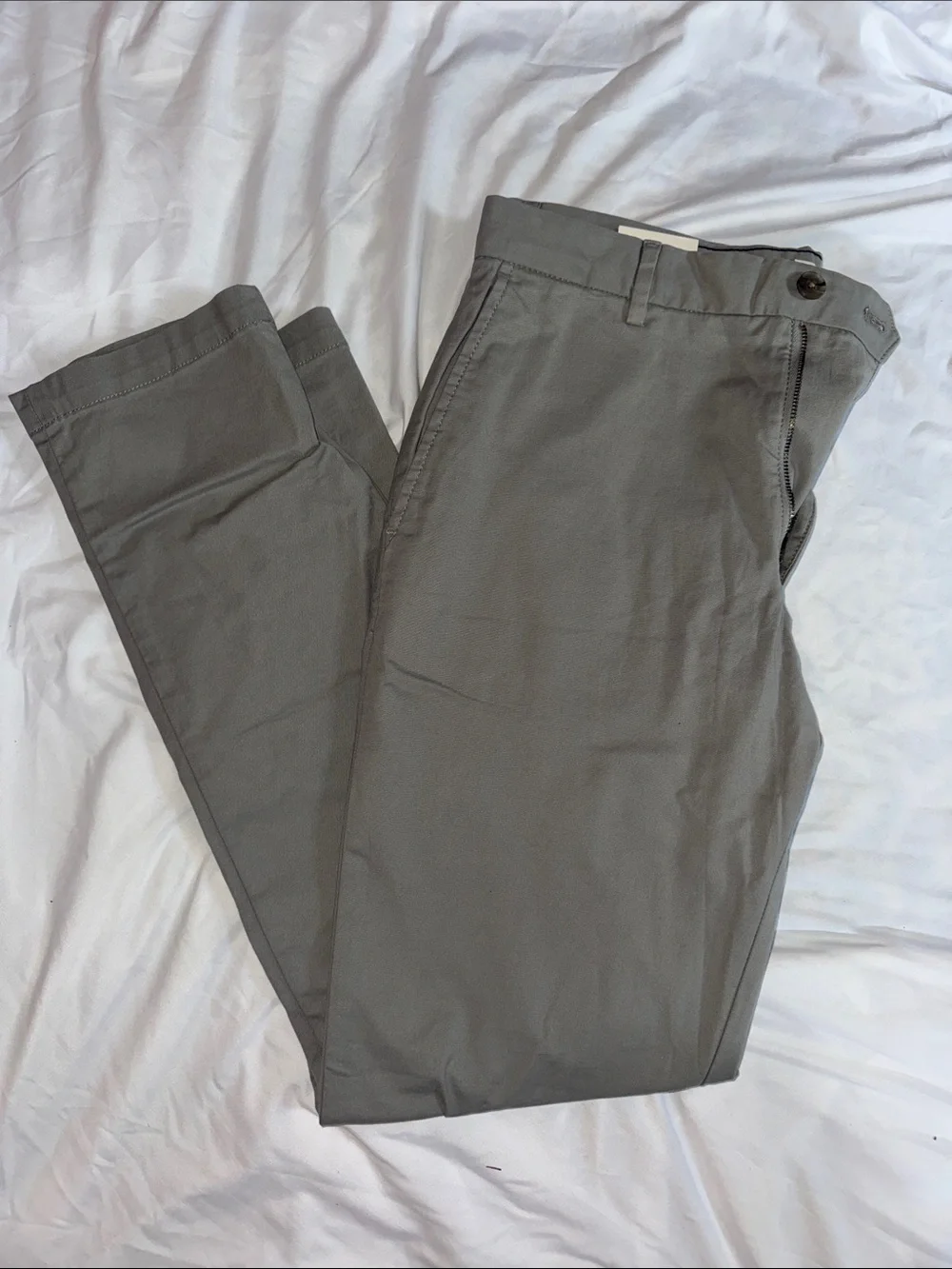 Banana Republic Men’s Chino Pants — Lived-in Athletic Fit Bay Leaf Color - 32x32